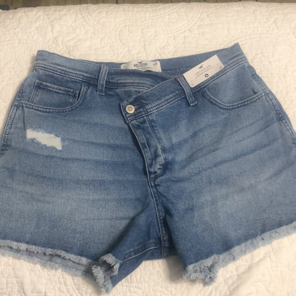 Hollister Denim Shorts. - Picture 2 of 7